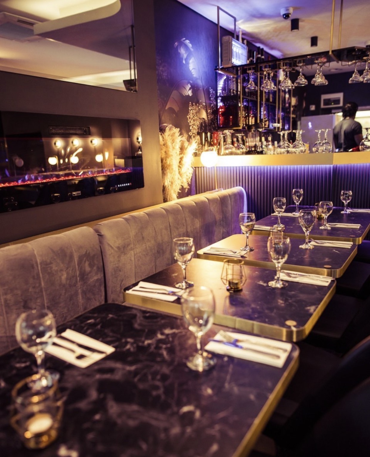 The Deluxe Manna dining room with tables set for an evening together
